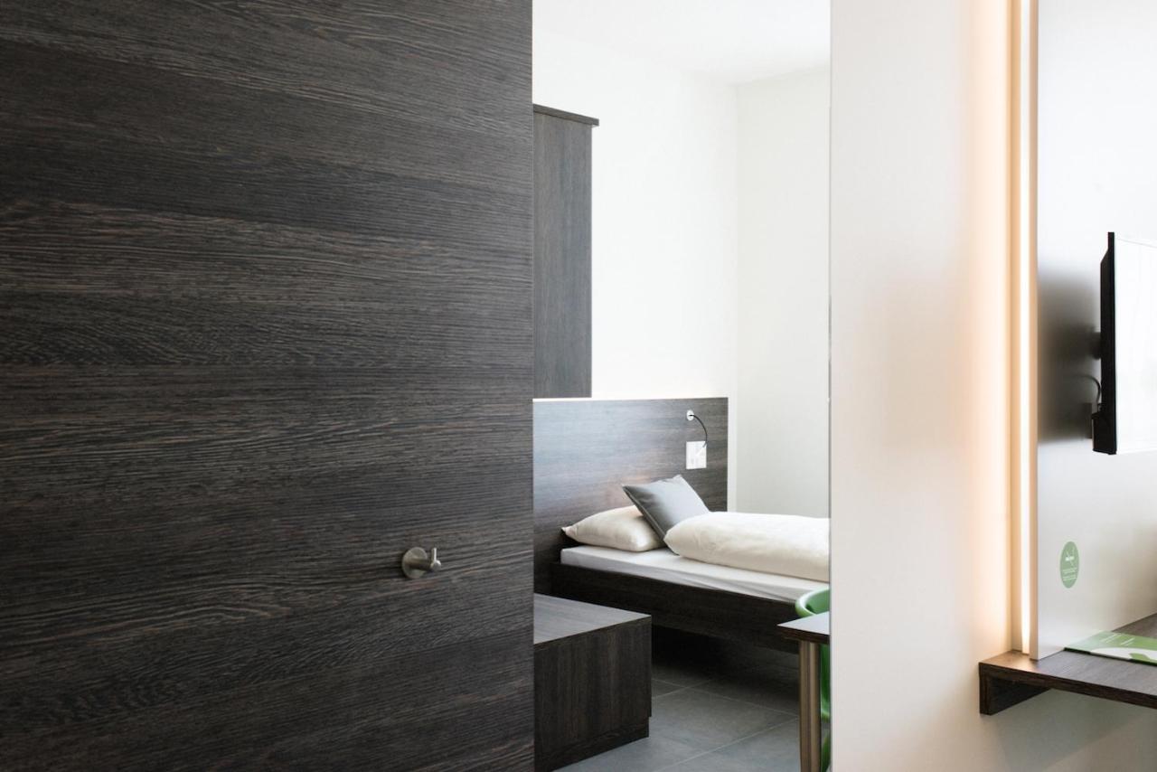 Eee Hotel Traun Exterior photo