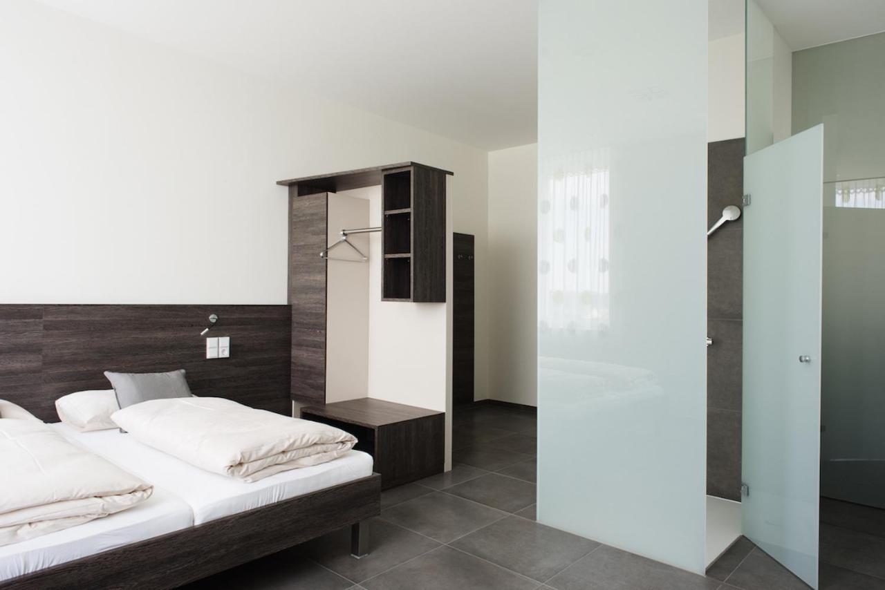 Eee Hotel Traun Exterior photo